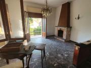 Quadrilocale con giardino a Massa