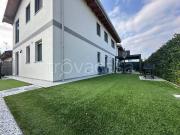 Quadrilocale in vendita a Oleggio via Strera