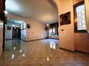 Quadrilocale in vendita a Roma via Bova, Appio Claudio...