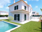 QUALIDADE E CONFORTO! Moradia com 3 quartos, Jardim,...