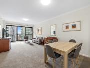 Quality apartment in Hyde Park precinct with secure...