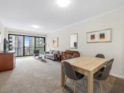 Quality apartment in Hyde Park precinct with secure...