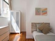 Quarto acolhedor em apartamento com 8 quartos na...