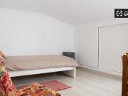 Quarto acolhedor para alugar em casa com 12 quartos, Parede