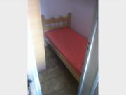 Quarto c/ ótimo custo benefício, apto de frente p/ praça...