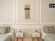 Quarto chique para alugar em apartamento de 7 quartos em...