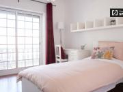 Quarto chique para alugar em casa com 12 quartos, Parede