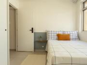 Quarto com banheiro exclusivo | Metrô Fradique Coutinho