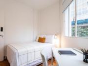 Quarto com banheiro exclusivo | Metrô Fradique Coutinho