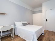 Quarto com banheiro exclusivo | Metrô Fradique Coutinho
