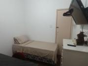 Quarto com banheiro privativo, entrada independente