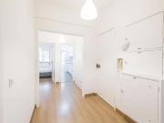 Quarto com cama de casal em apartamento com 3 quartos...