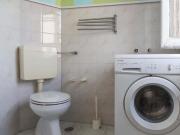 Quarto com cama de casal em apartamento com 7 quartos...