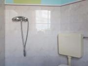 Quarto com cama de casal em apartamento com 7 quartos...