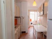 Quarto com cama de casal em apartamento com 8 quartos...