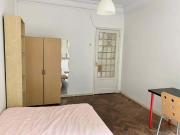 Quarto com cama de casal em apartamento com 7 quartos...