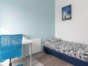 Quarto com cama de casal em apartamento de 2 quartos...