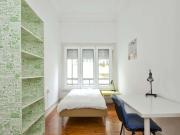 Quarto com cama de solteiro em apartamento com 6 quartos... Quarto com cama de solteiro em apartamento com 6 quartos...