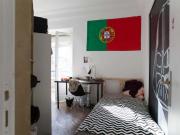 Quarto com cama de solteiro em apartamento com 7 quartos...