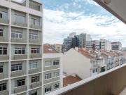 Quarto com cama de solteiro em apartamento com 7 quartos...