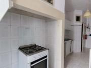 Quarto com cama de solteiro em apartamento com 7 quartos...