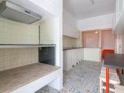 Quarto com cama de solteiro em apartamento com 9 quartos...