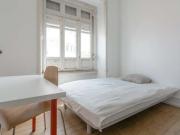 Quarto com came de solteiro em apartamento com 7 quartos...