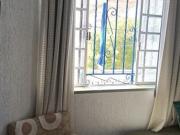 Quarto com muita luz, 3 estações de metrô