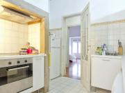 Quarto com várias camas em apartamento com 6 quartos...