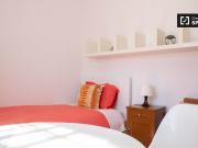 Quarto confortável para alugar em casa com 12 quartos,... Quarto confortável para alugar em casa com 12 quartos,...