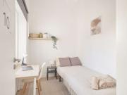 Quarto disponível para alugar em apartamento...