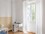 Quarto disponível para alugar em apartamento...