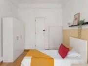 Quarto disponível para alugar em apartamento...