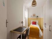 Quarto disponível para alugar em apartamento...