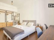 Quarto disponível para alugar em apartamento...