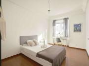 Quarto disponível para alugar em apartamento...