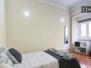 Quarto disponível para alugar em apartamento...