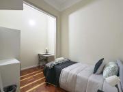 Quarto disponível para alugar em apartamento...