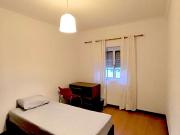 Quarto disponível para alugar em apartamento...