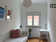 Quarto disponível para alugar em apartamento...