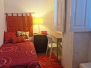 Quarto disponível para alugar em apartamento...