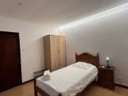 Quarto disponível para alugar em apartamento...