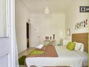 Quarto disponível para alugar em apartamento...