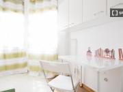 Quarto disponível para alugar em apartamento...