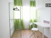 Quarto disponível para alugar em apartamento...