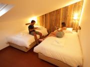 Quarto duplo com casa de banho partilhada