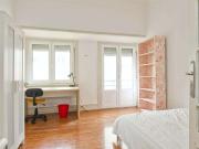 Quarto duplo em apartamento com 6 quartos no Areeiro, Lisboa