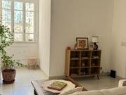 quarto em amplo apartamento copacabana