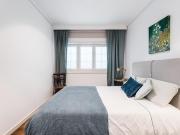 Quarto em apartamento a 200 metros da praia