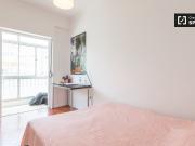 Quarto em apartamento com 3 quartos em São Domingos de...